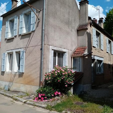 Gite Les 27 Roses Et Plus Châtel-Censoir Esterno foto